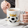 Fußballtasse mit drehbaren Ball